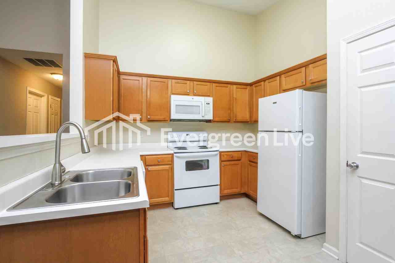 1916 Lisa Walk Dr - Photo 5 of 15