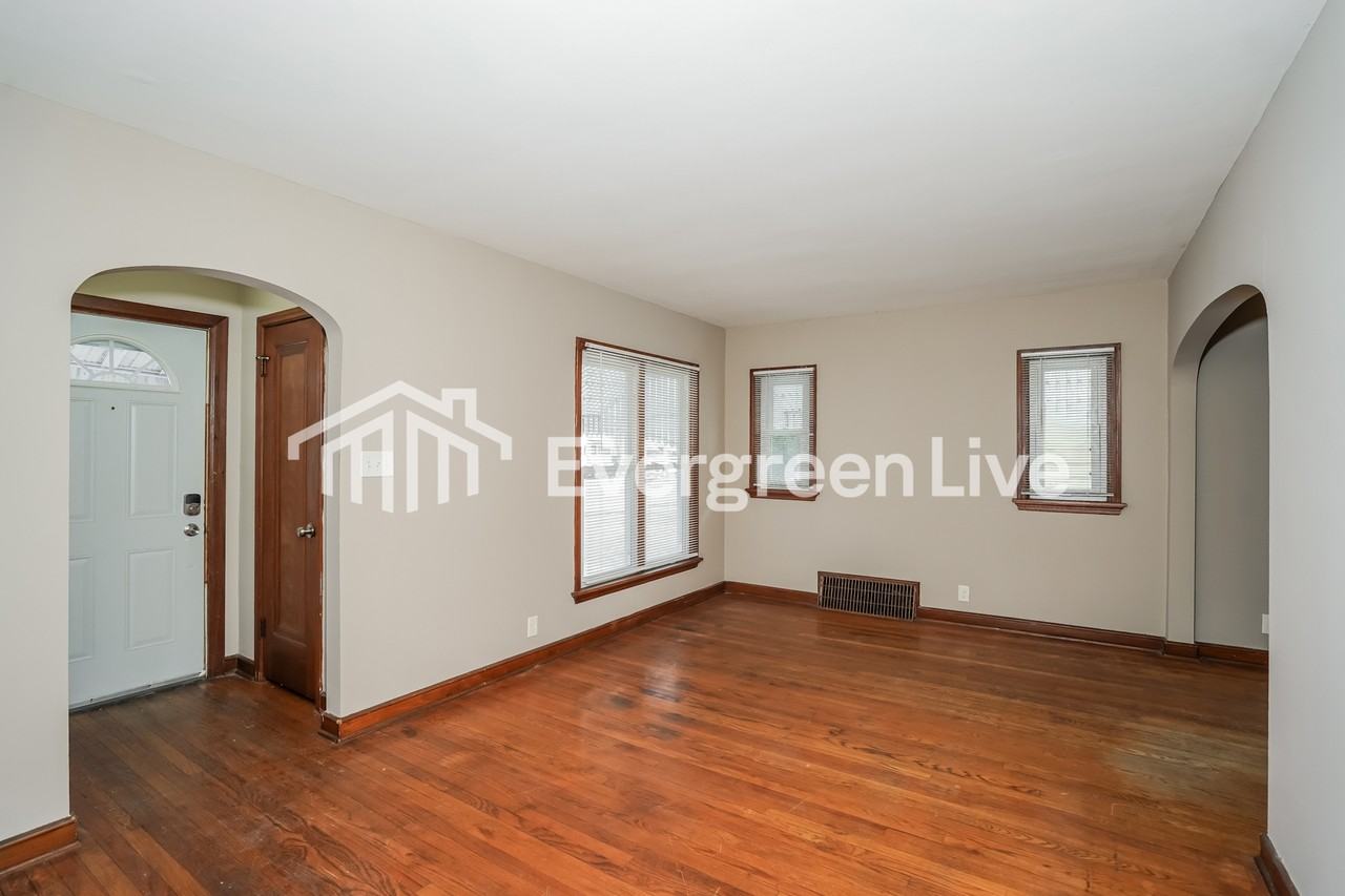 4673 N 51st Blvd - Photo 3 of 13