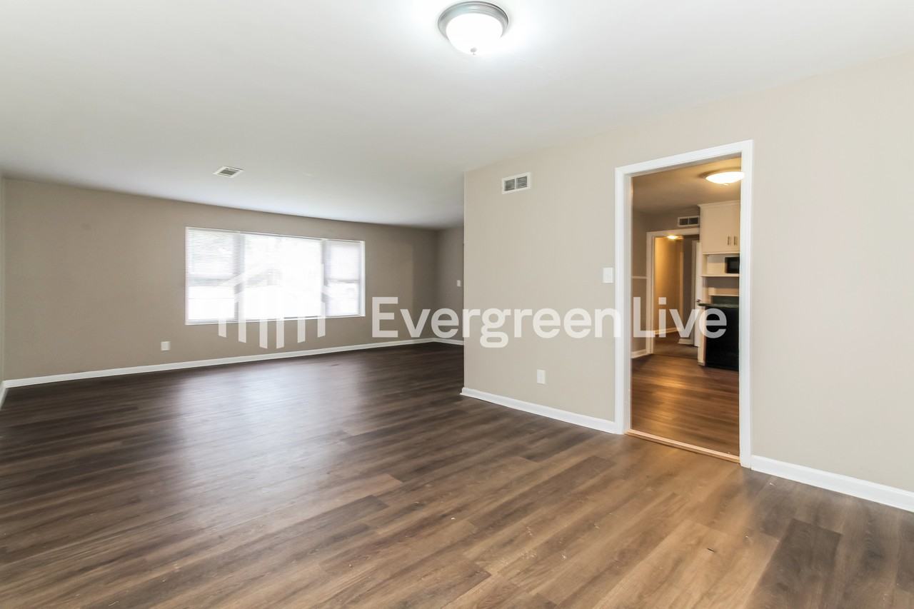 2833 Biltmore Ave - Photo 2 of 15