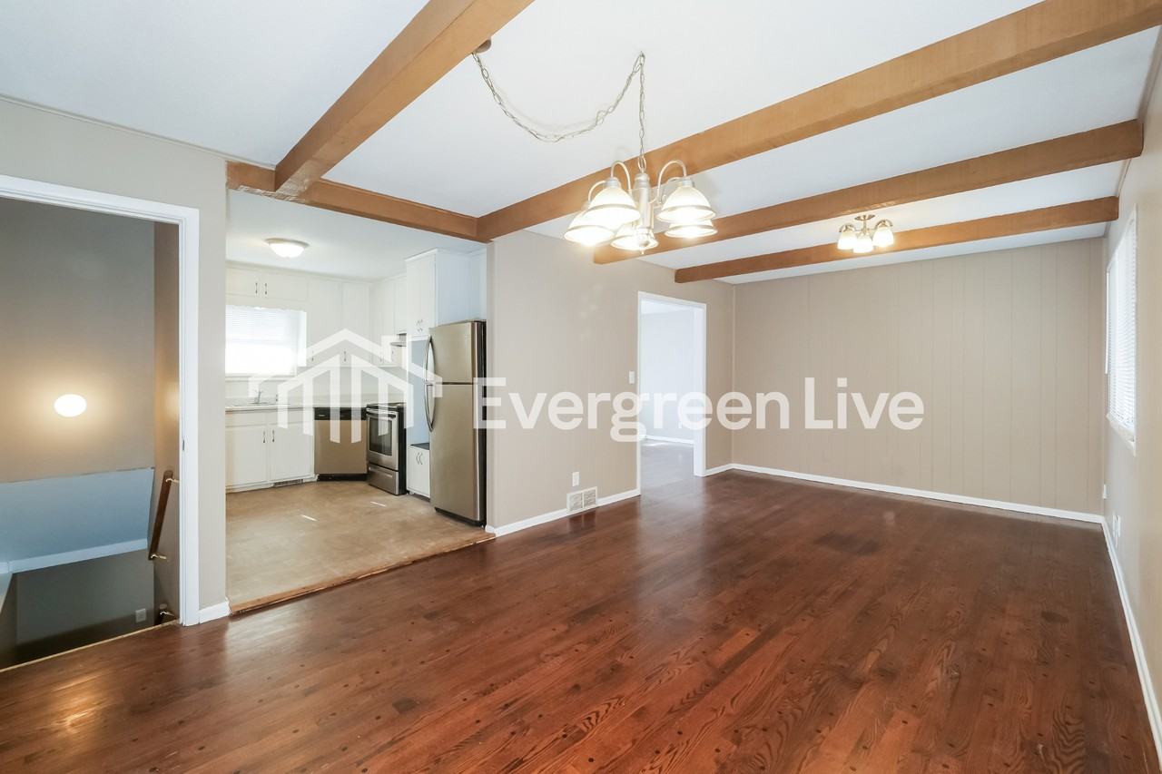 904 Sw 14th Street Ter - Photo 5 of 15