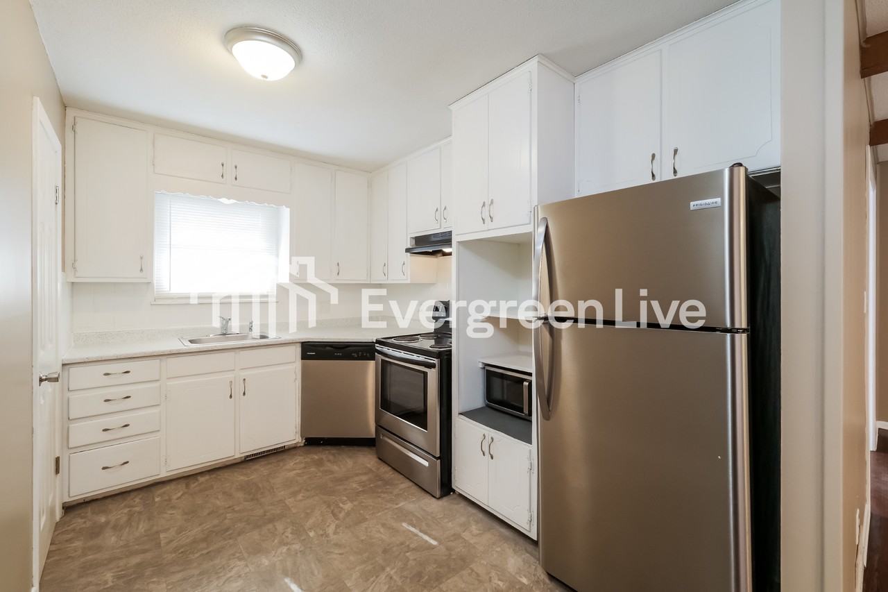 904 Sw 14th Street Ter - Photo 6 of 15