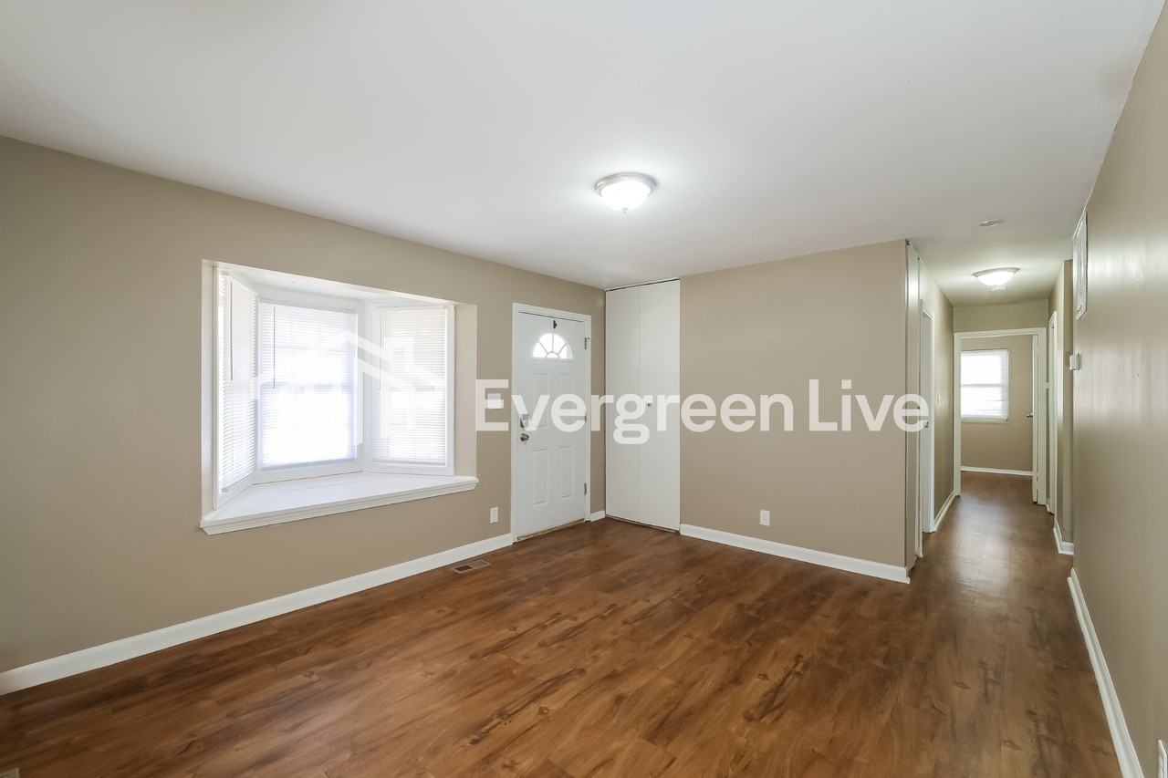 8707 E 92nd St - Photo 2 of 15