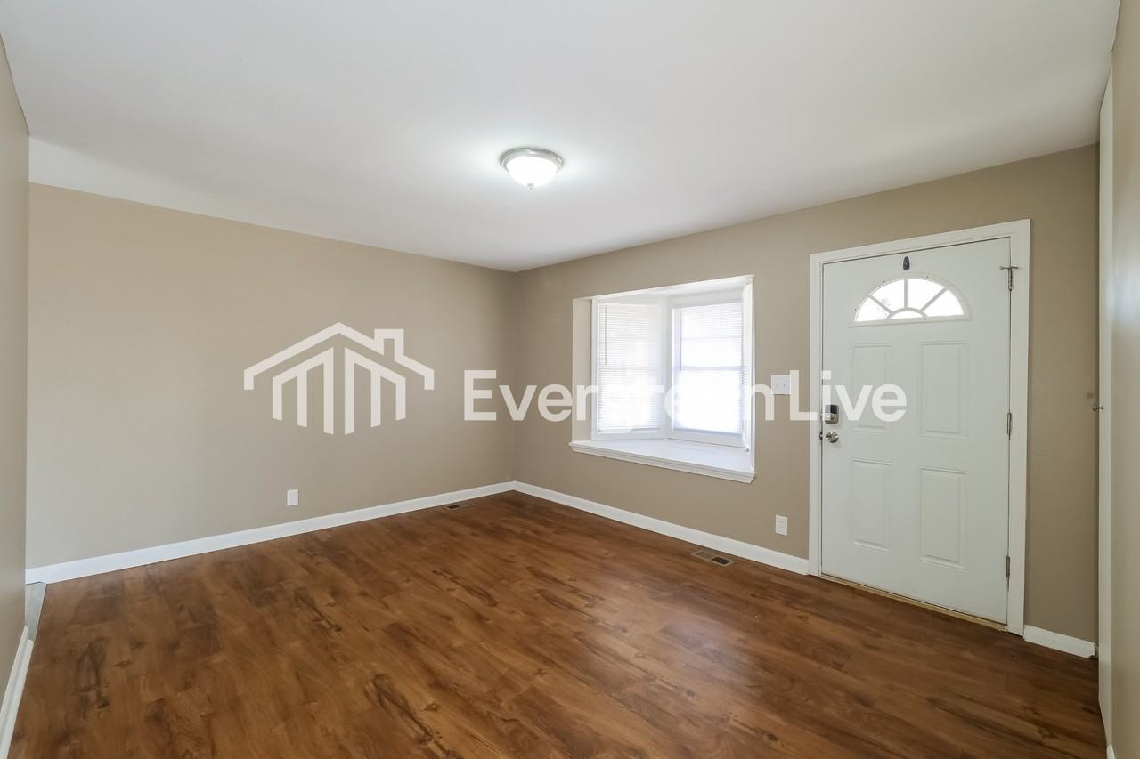 8707 E 92nd St - Photo 3 of 15