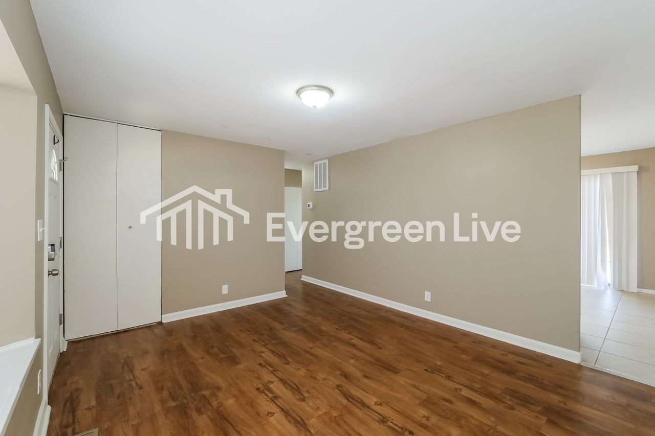 8707 E 92nd St - Photo 4 of 15