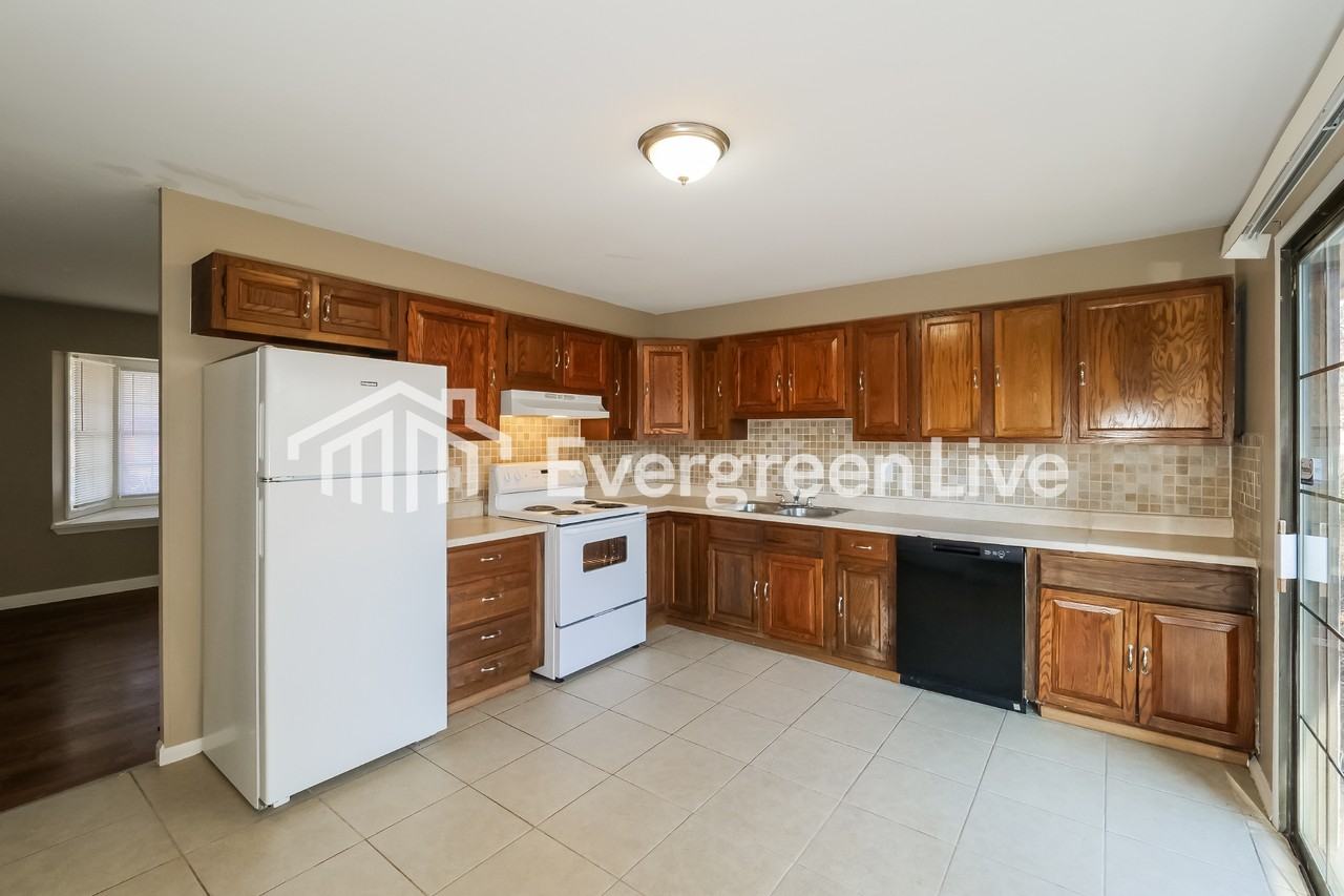 8707 E 92nd St - Photo 6 of 15