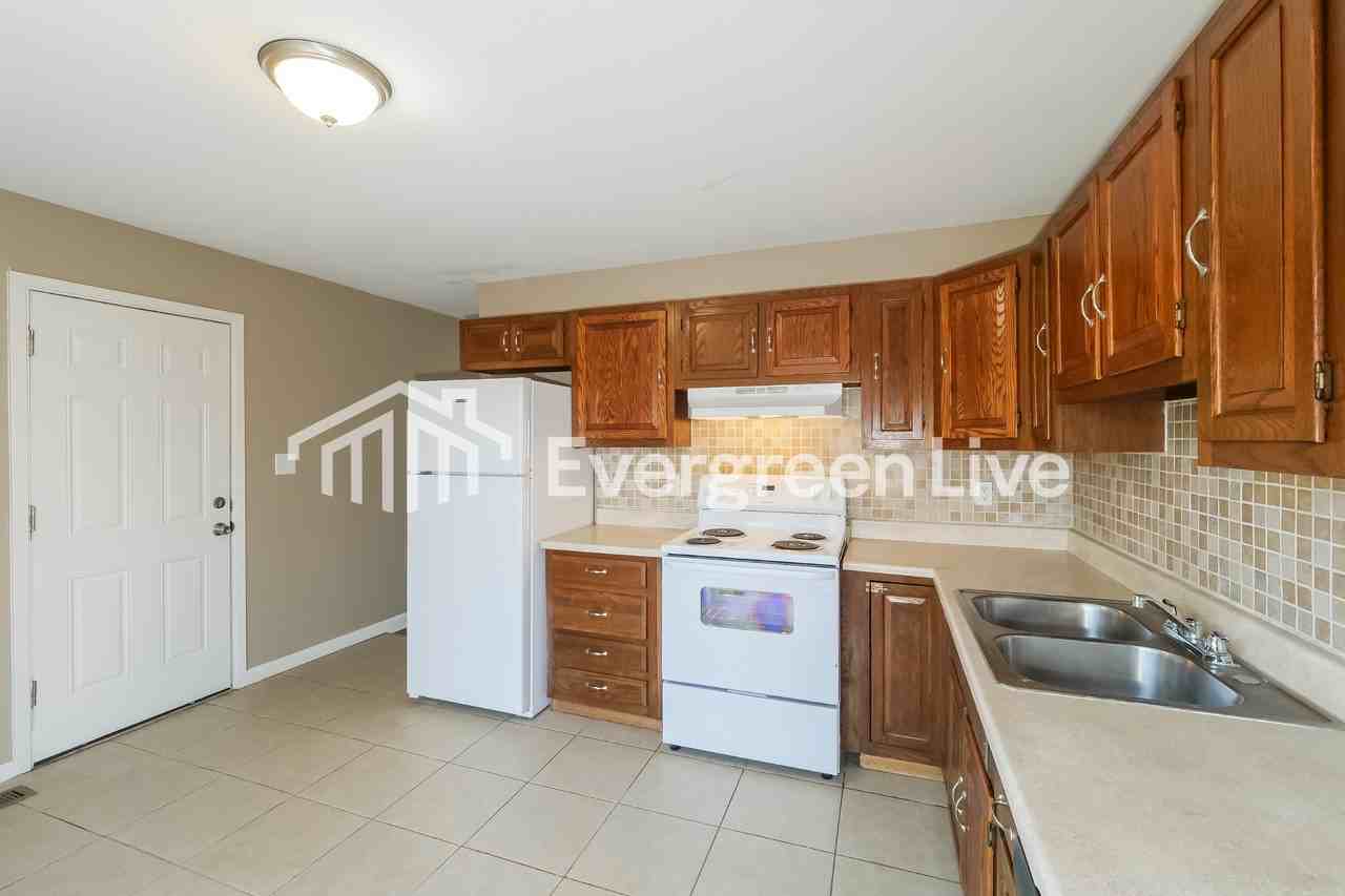 8707 E 92nd St - Photo 7 of 15