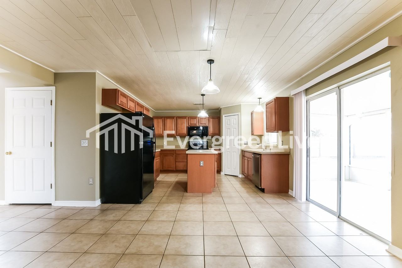 15536 Merlin Ave - Photo 4 of 15