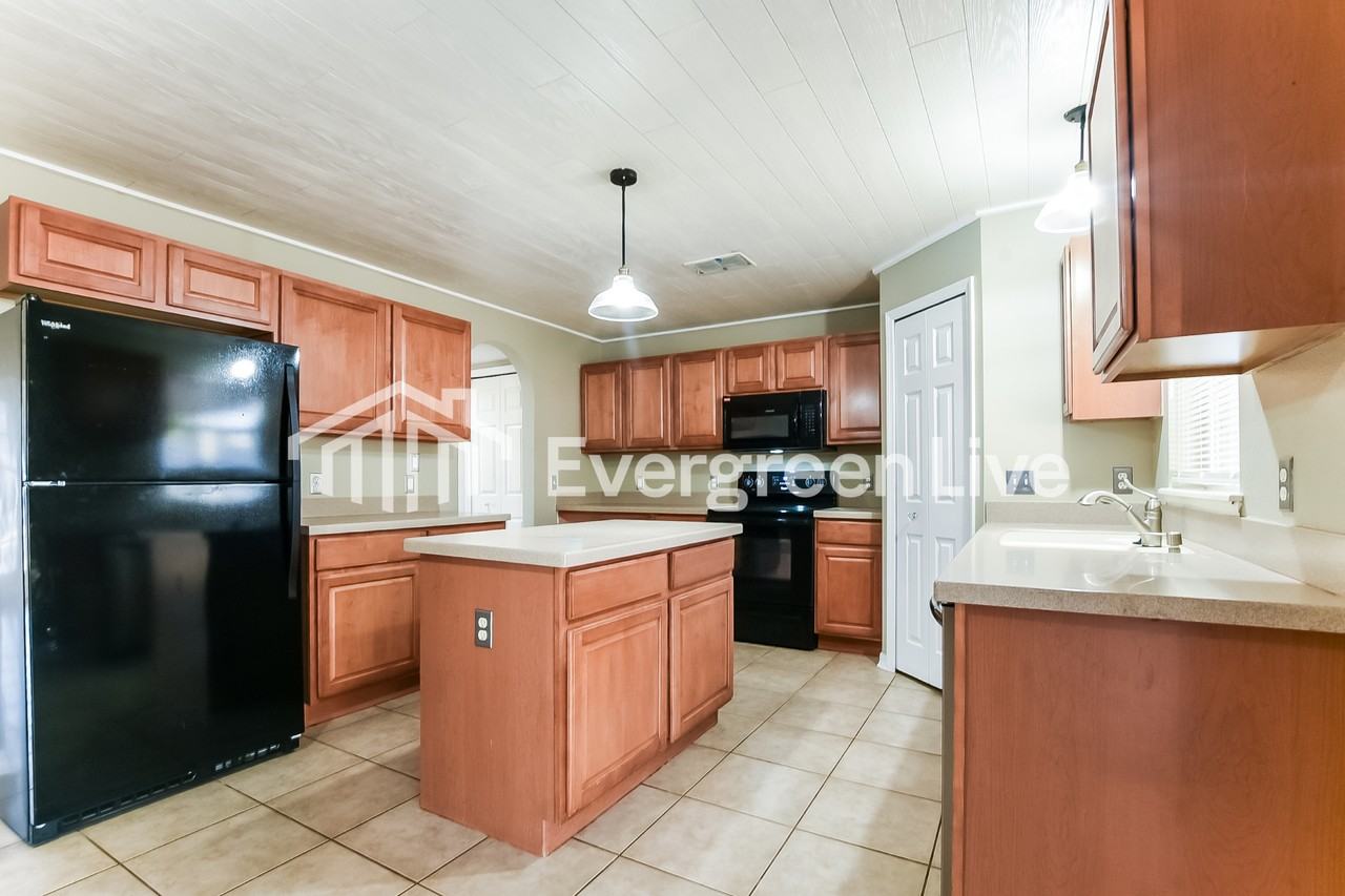 15536 Merlin Ave - Photo 5 of 15