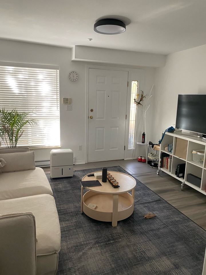 Commercial Dr & Adanac St #201 - Photo 3 of 9