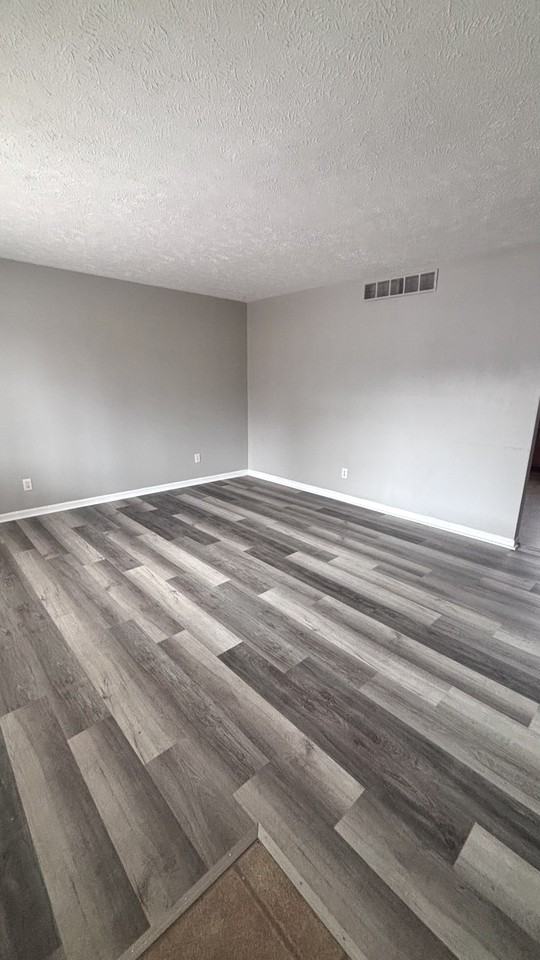 910 Vincent Court - Photo 2 of 11