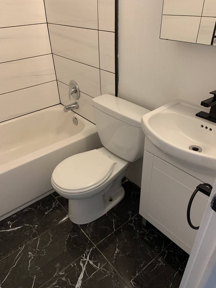 1980 Rue Sainte-Catherine Est - Photo 2 of 7