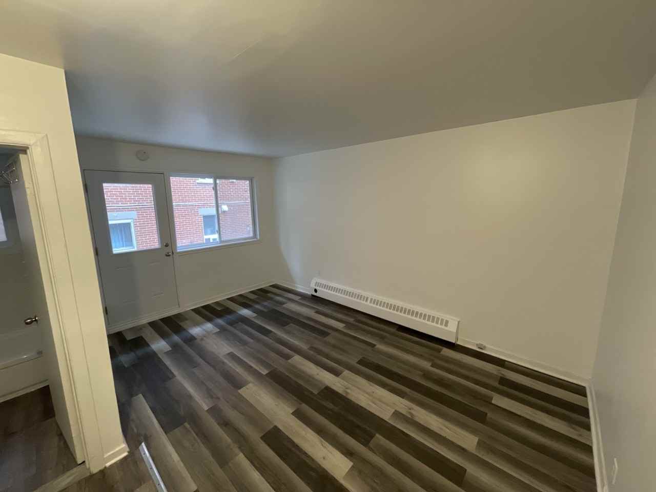 4460 Rue Ontario Est - Photo 2 of 5