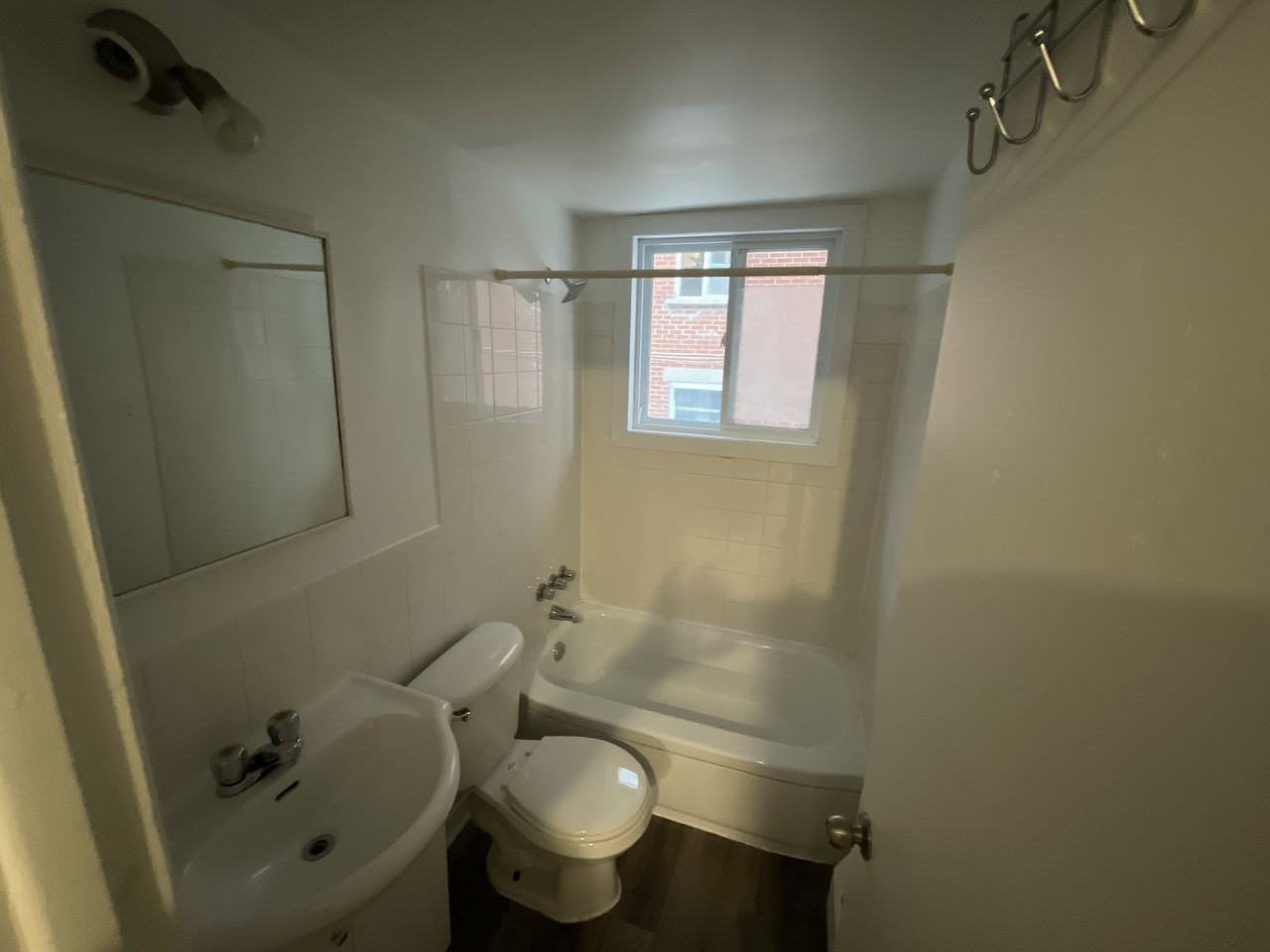 4460 Rue Ontario Est - Photo 3 of 5