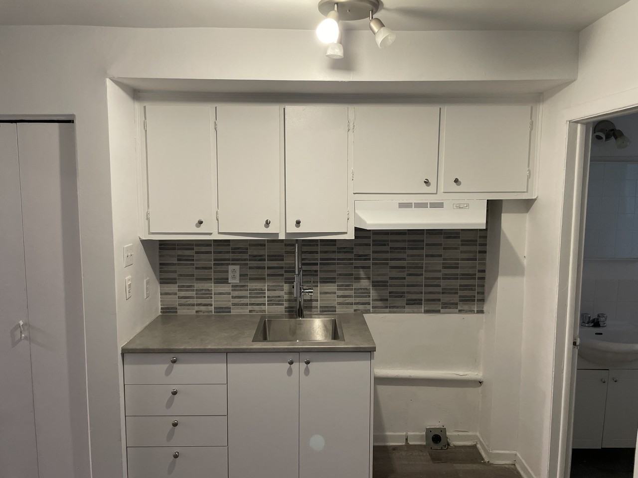 4460 Rue Ontario Est - Photo 4 of 5