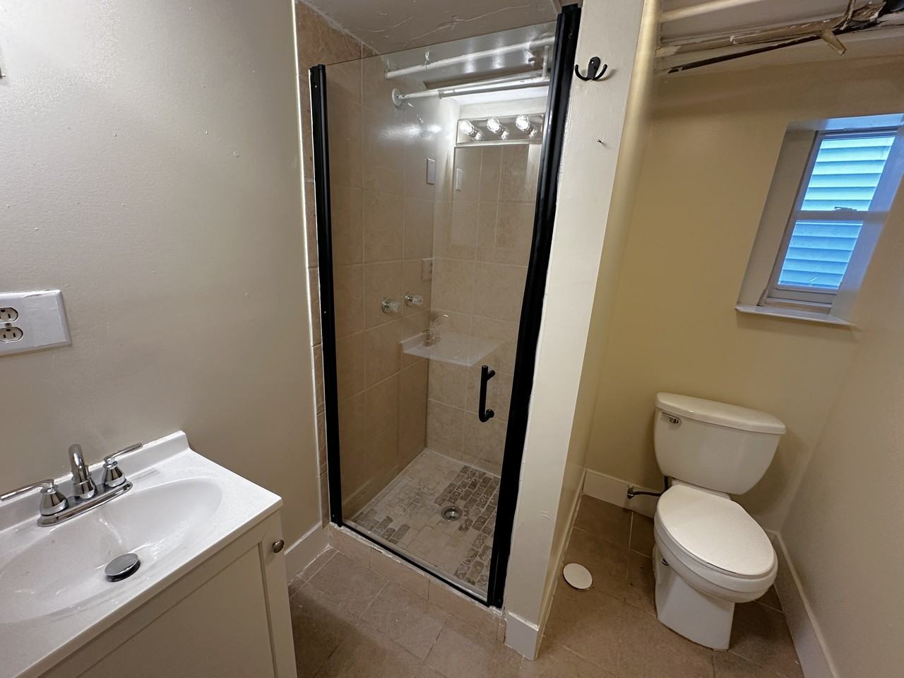 4431 S Sacramento Ave - Photo 3 of 12