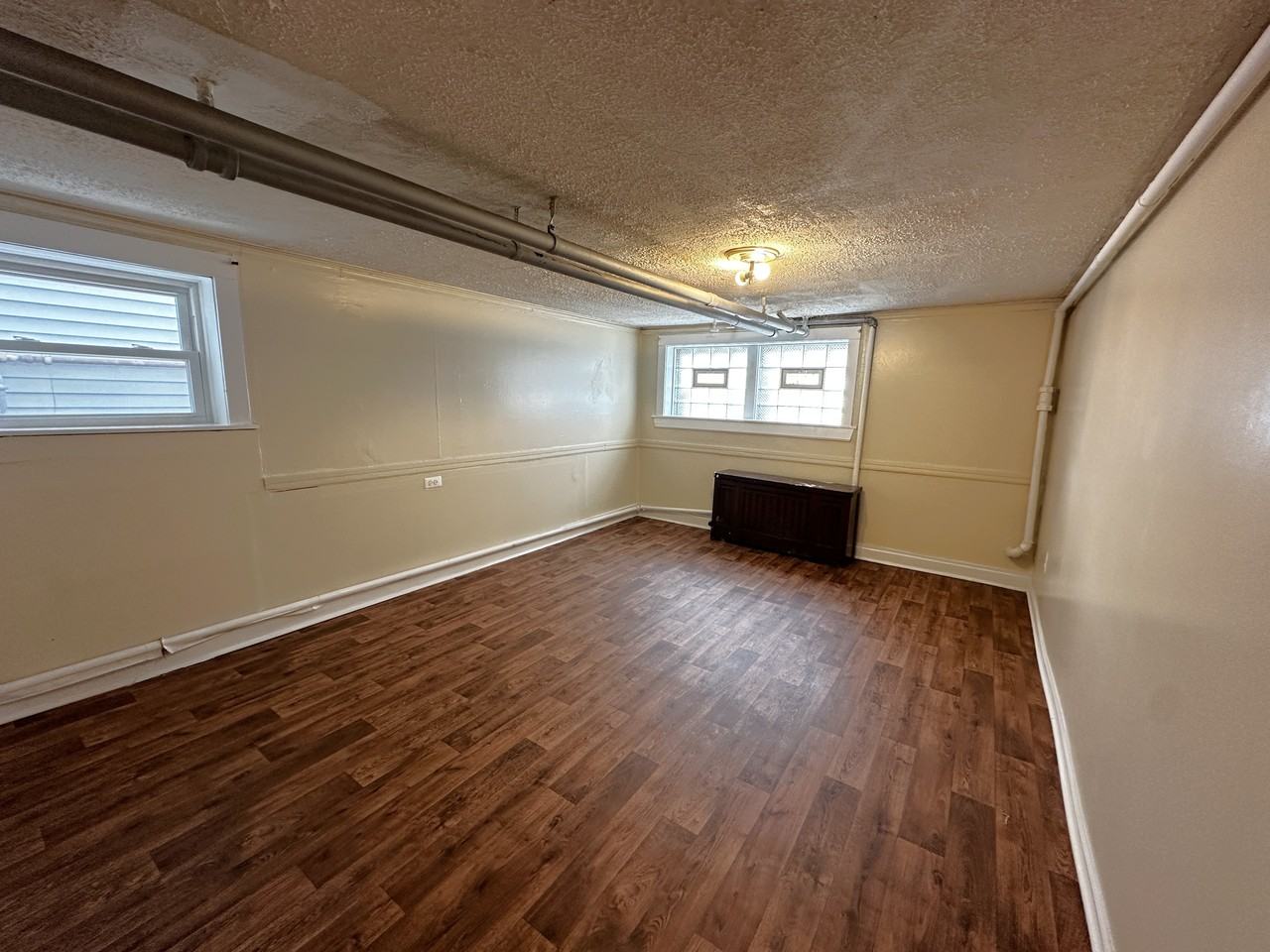 4431 S Sacramento Ave - Photo 4 of 12