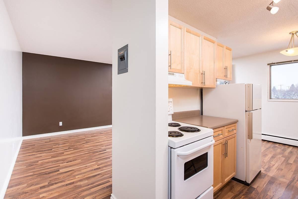 Natalie Place - Photo 2 of 31