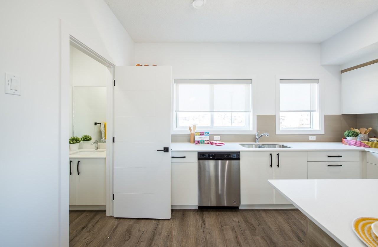 Inglewood 8 Plex - Photo 2 of 18