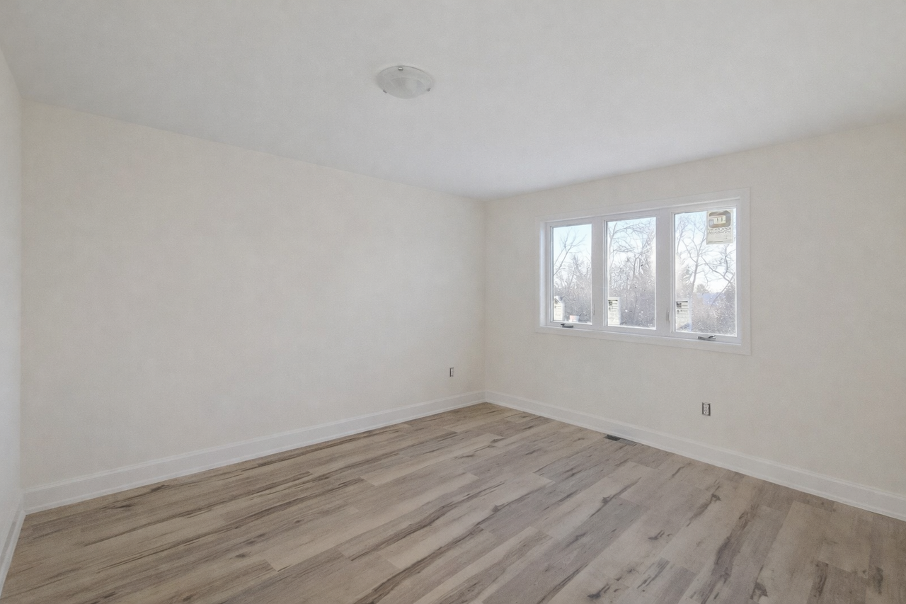 359 Voyageur Place - Photo 7 of 13