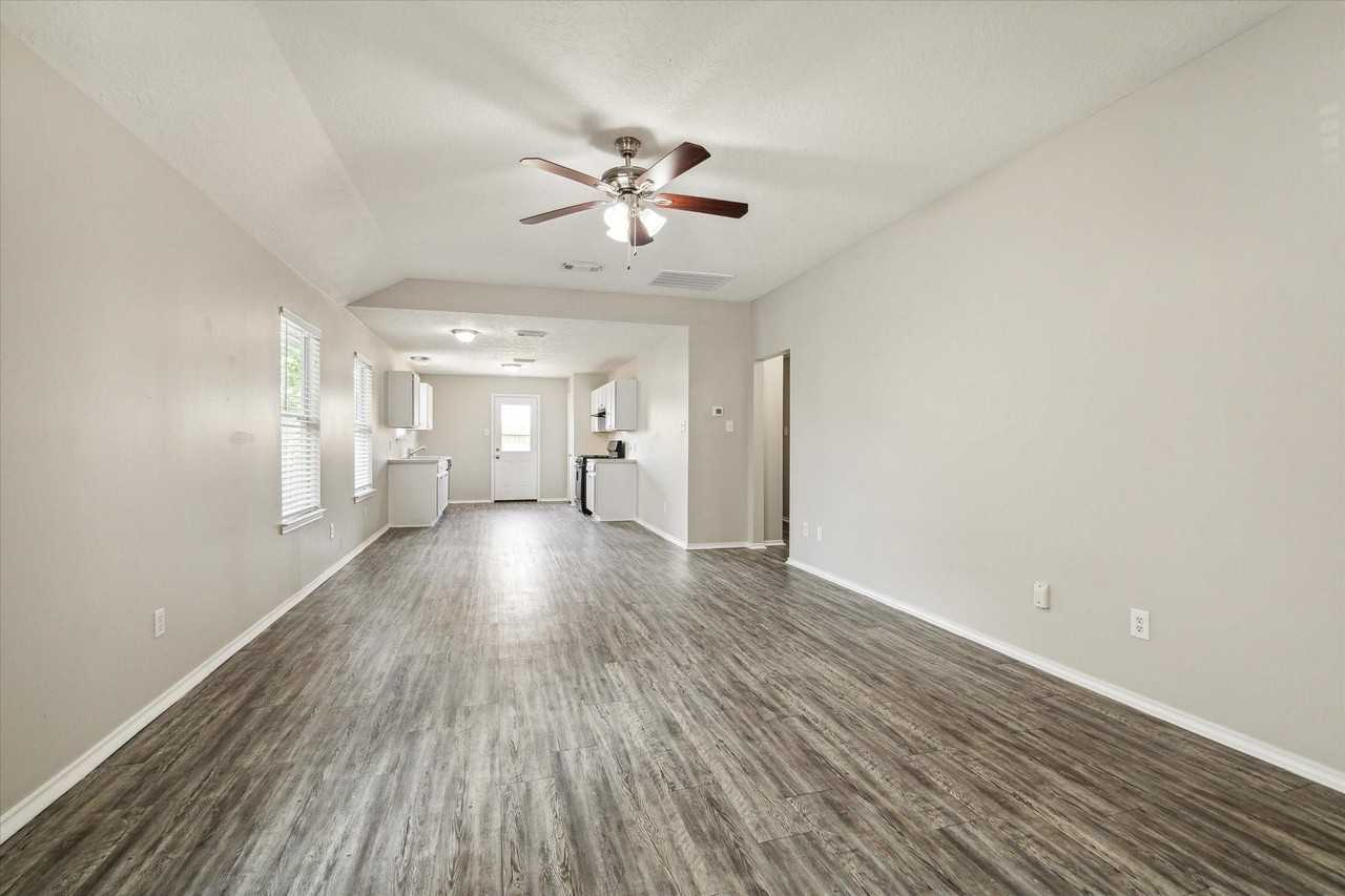 1435 Glasholm Drive - Photo 2 of 5