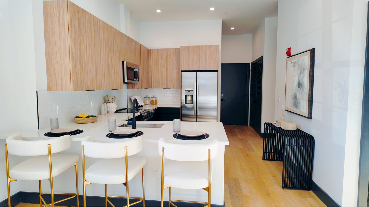 Lexington on Broadway - Photo 2 of 50