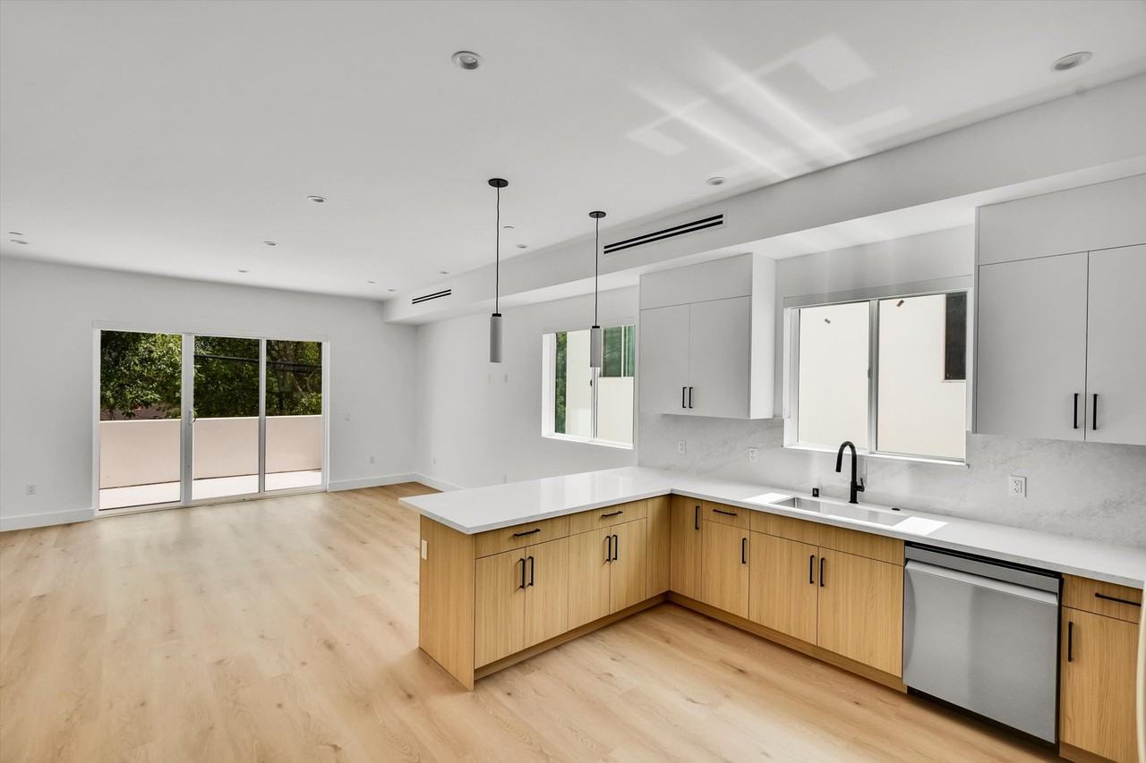 5022 Cahuenga Blvd #5022 - Photo 7 of 14