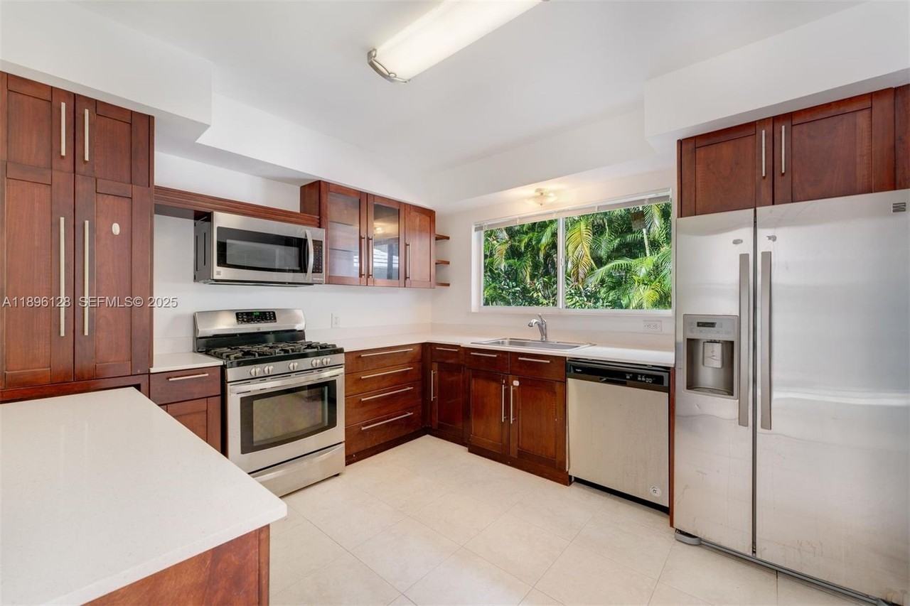 520 W 51st Ter #NA - Photo 2 of 11