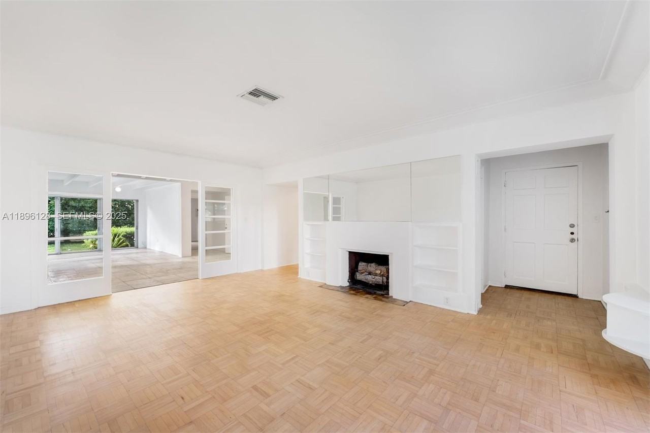 520 W 51st Ter #NA - Photo 4 of 11