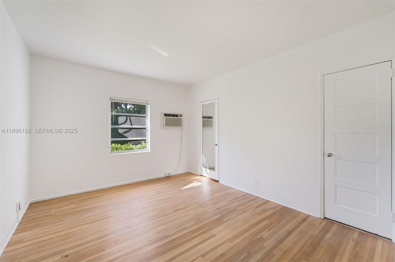 520 W 51st Ter #NA - Photo 7 of 11