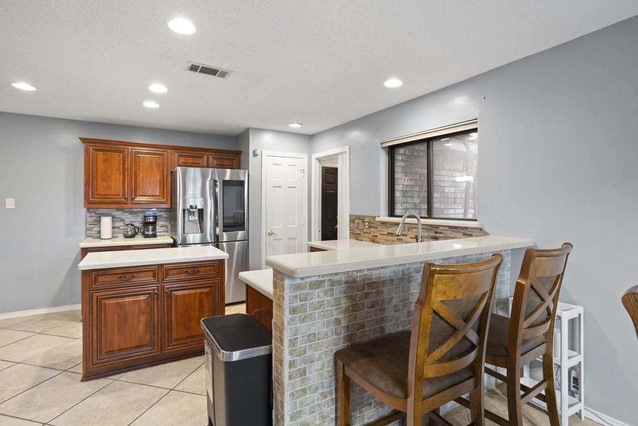 1424 Cobblestone Dr #NA - Photo 4 of 43