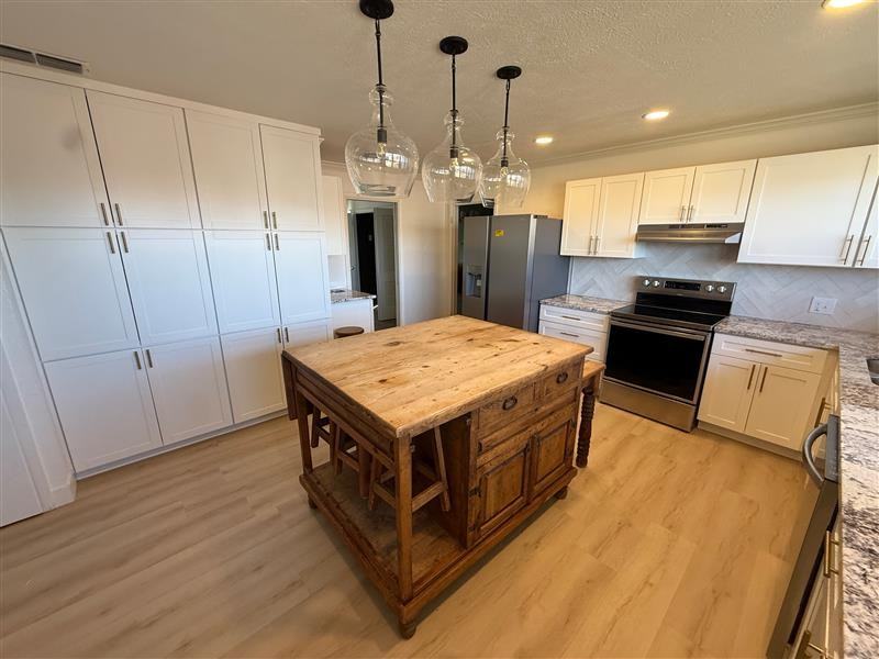 1402 E 21st St #NA - Photo 2 of 18