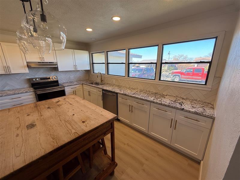 1402 E 21st St #NA - Photo 3 of 18