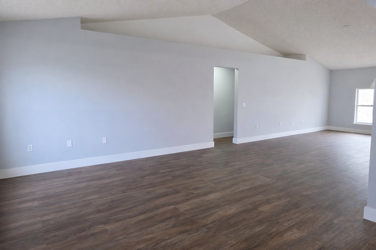 1451 Swan Ct #NA - Photo 3 of 10