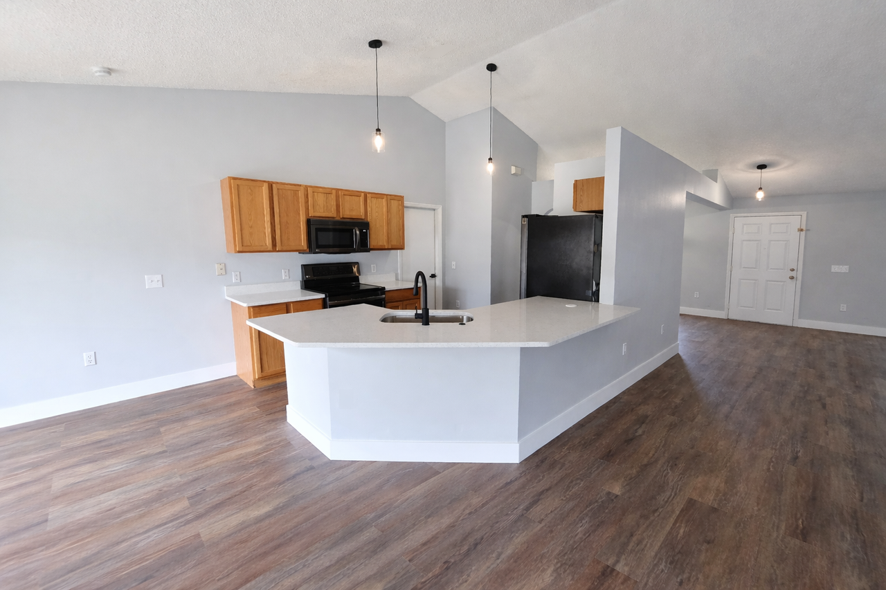 1451 Swan Ct #NA - Photo 5 of 10