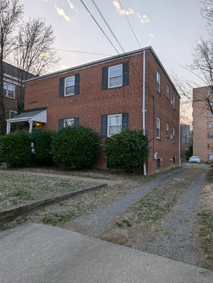 1204 N Oak St #2 - Photo 2 of 14