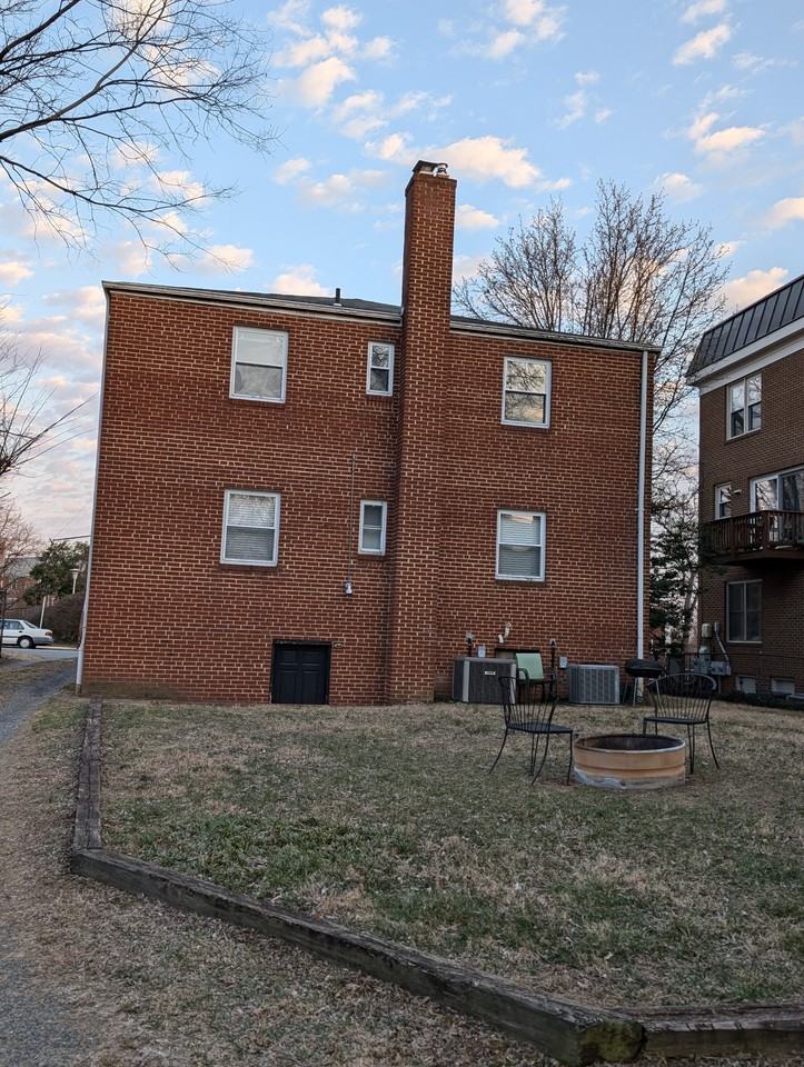 1204 N Oak St #2 - Photo 3 of 14