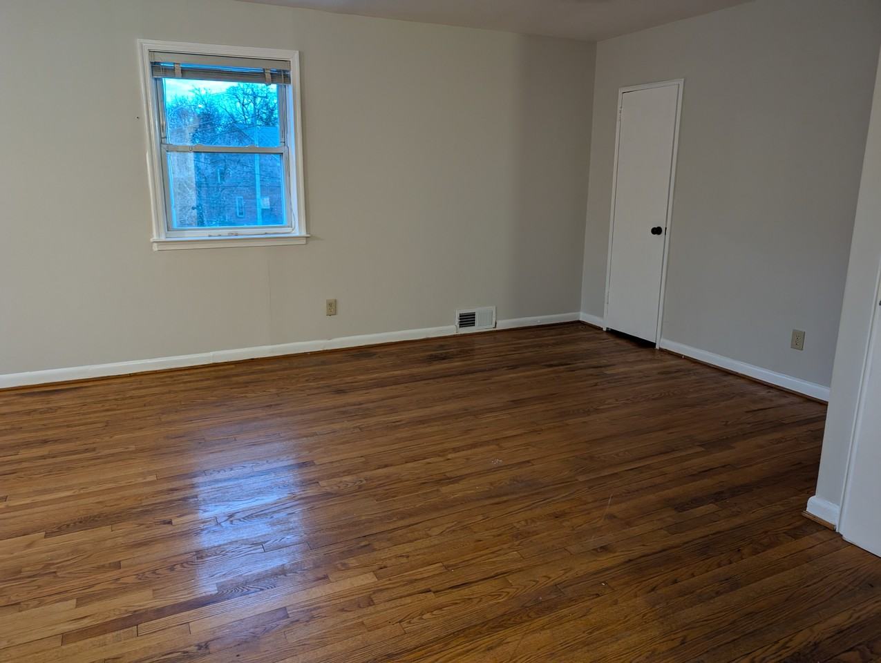 1204 N Oak St #2 - Photo 5 of 14