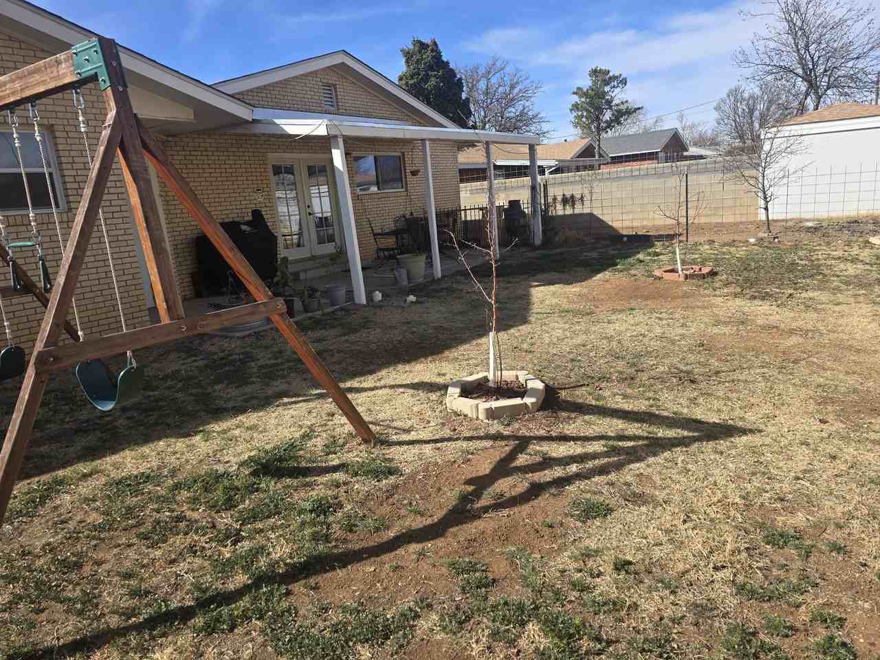 1004 W Yucca Ave #NA - Photo 4 of 36