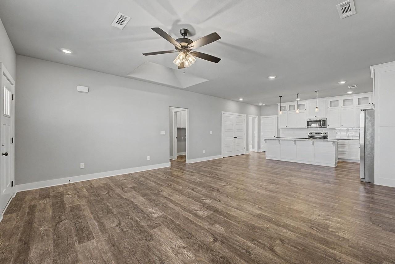 1331 W Deane St - Photo 3 of 20