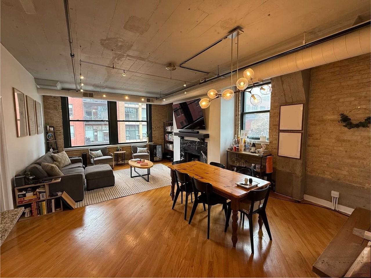 411 W Ontario St #528 - Photo 3 of 28