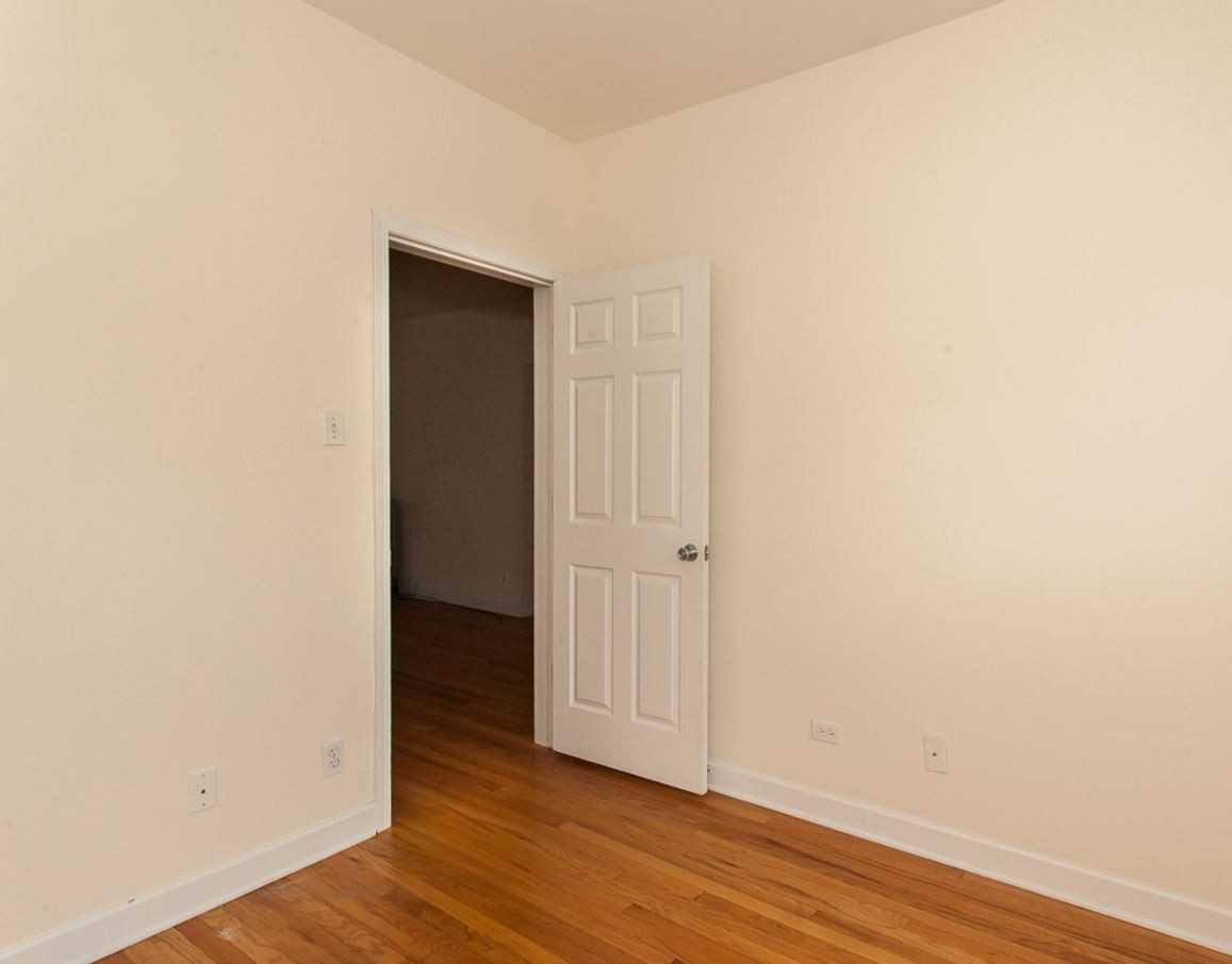 N Pine Grove Ave & W Irving Park Rd - Photo 5 of 10