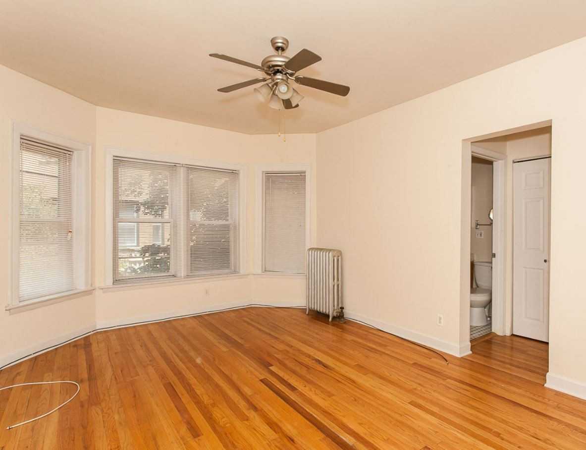 N Pine Grove Ave & W Irving Park Rd - Photo 2 of 10