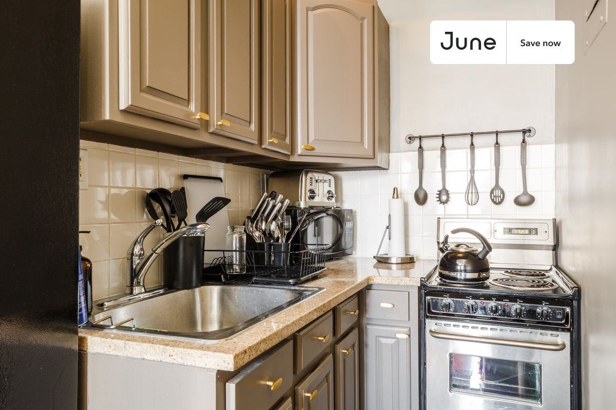 336 W 46th St #4F - Photo 5 of 12