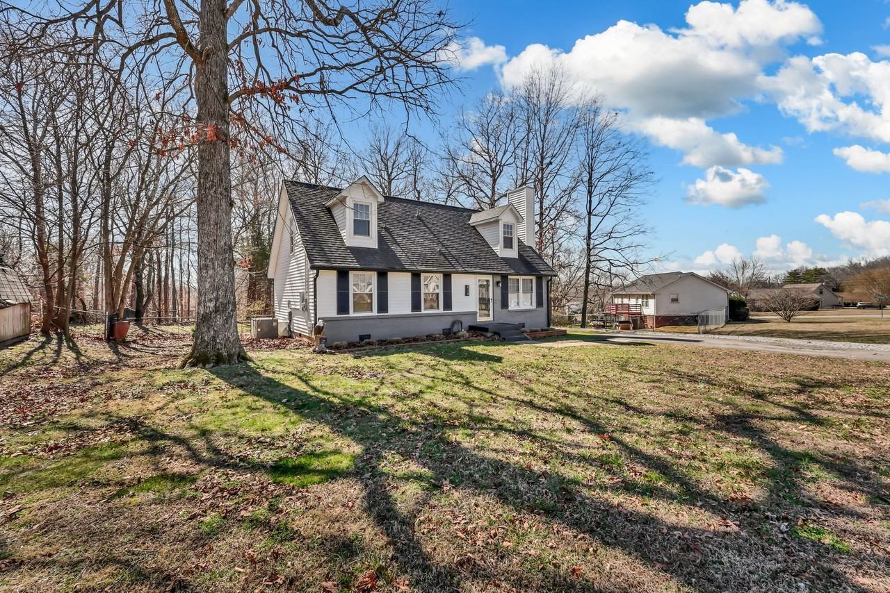 414 Newman Dr - Photo 3 of 36