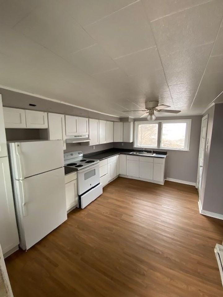 53 W High St - Photo 2 of 9