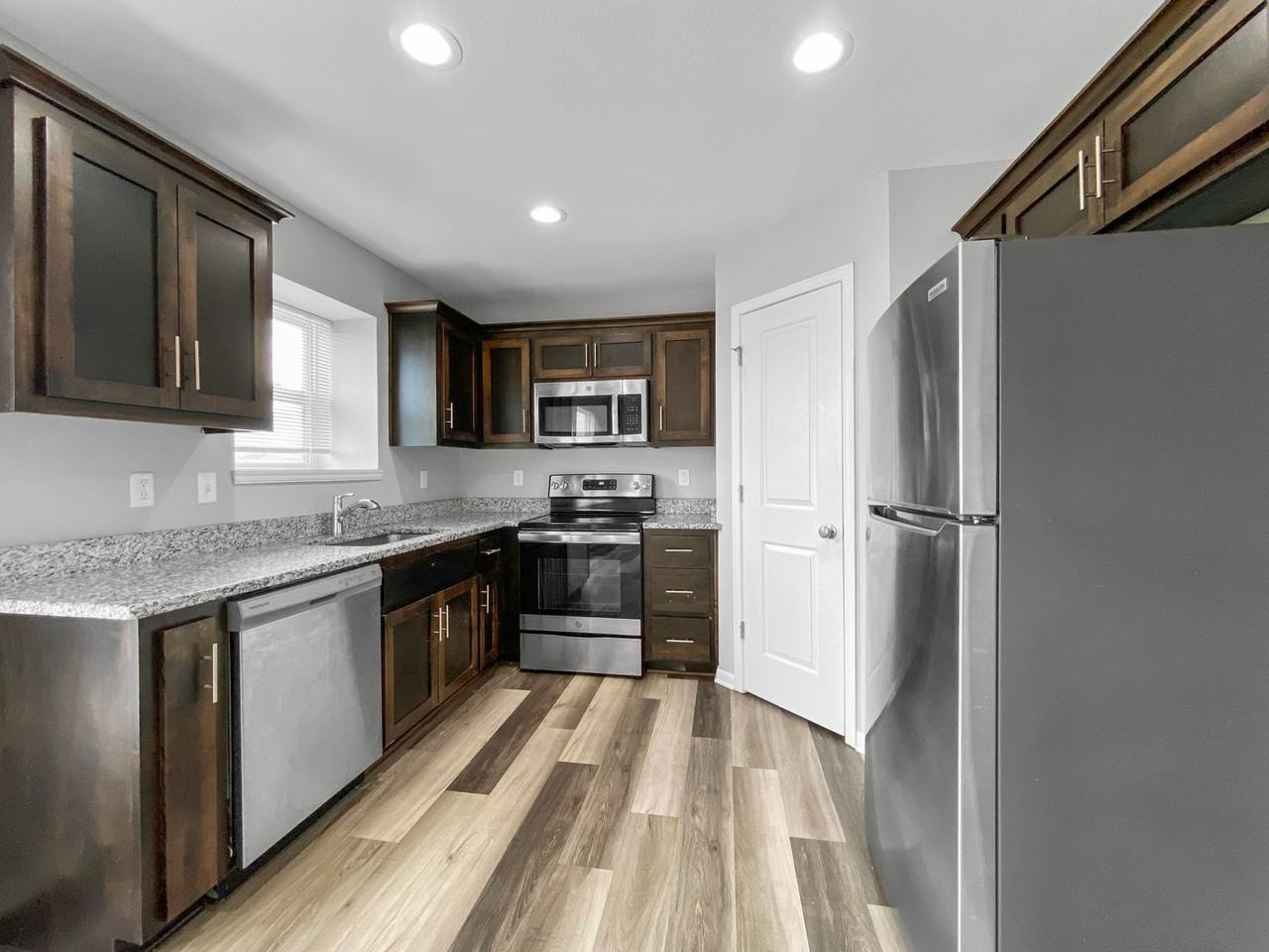 21807 Lucca Cir - Photo 3 of 28