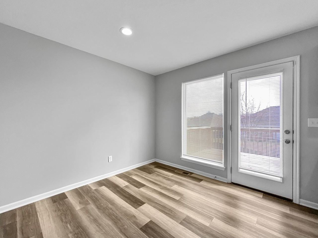 21807 Lucca Cir - Photo 7 of 28