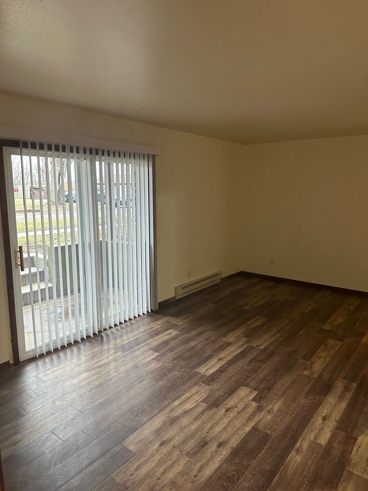 Immaculate Updated 2 Bedroom with 1 Bath - Photo 4 of 17