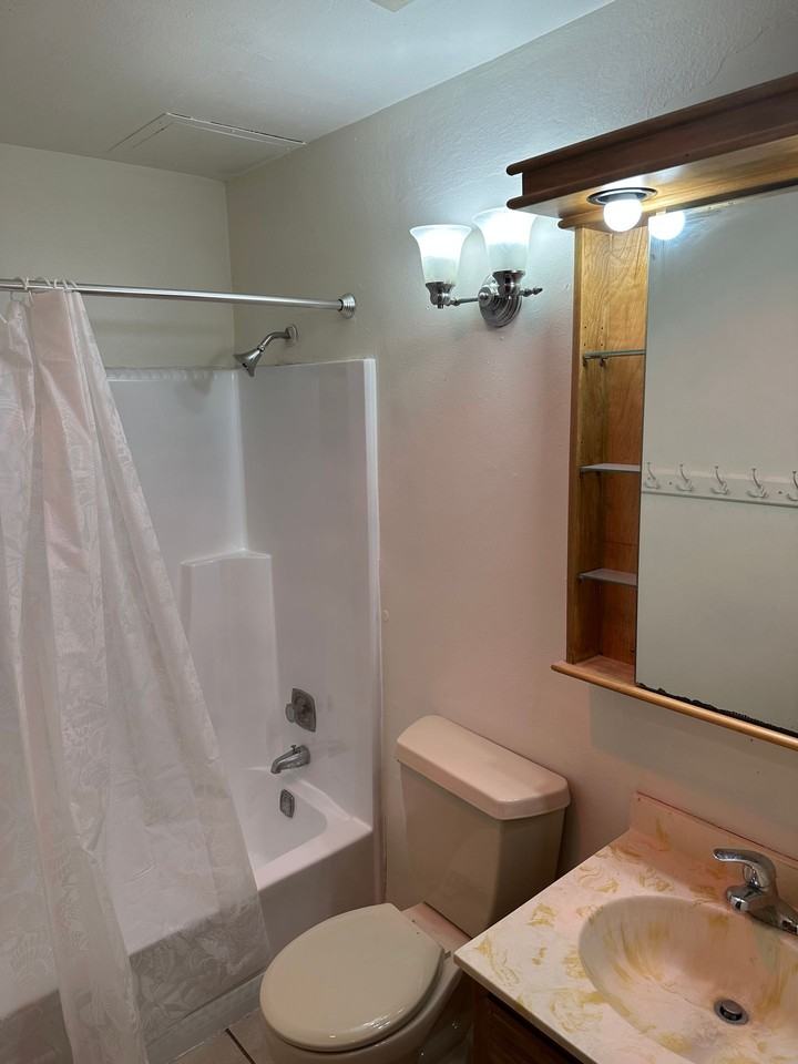 Immaculate Updated 2 Bedroom with 1 Bath - Photo 6 of 17
