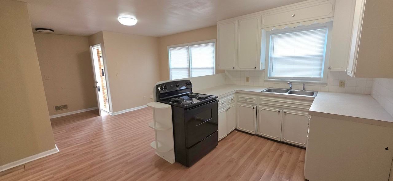 1930 S Fremont Ave - Photo 3 of 12